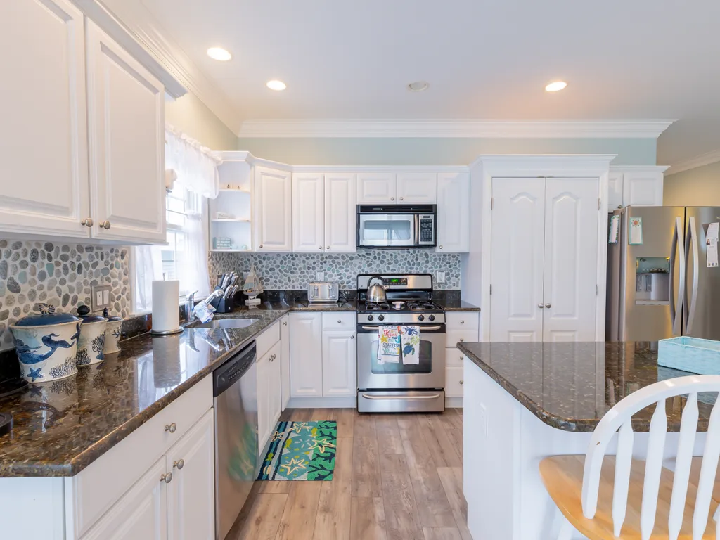 Full kitchen