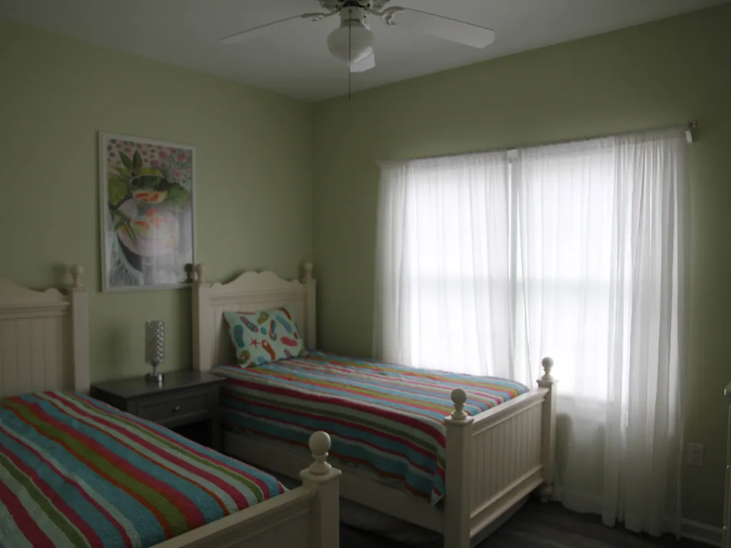 2nd floor bedroom - 2 twin beds
