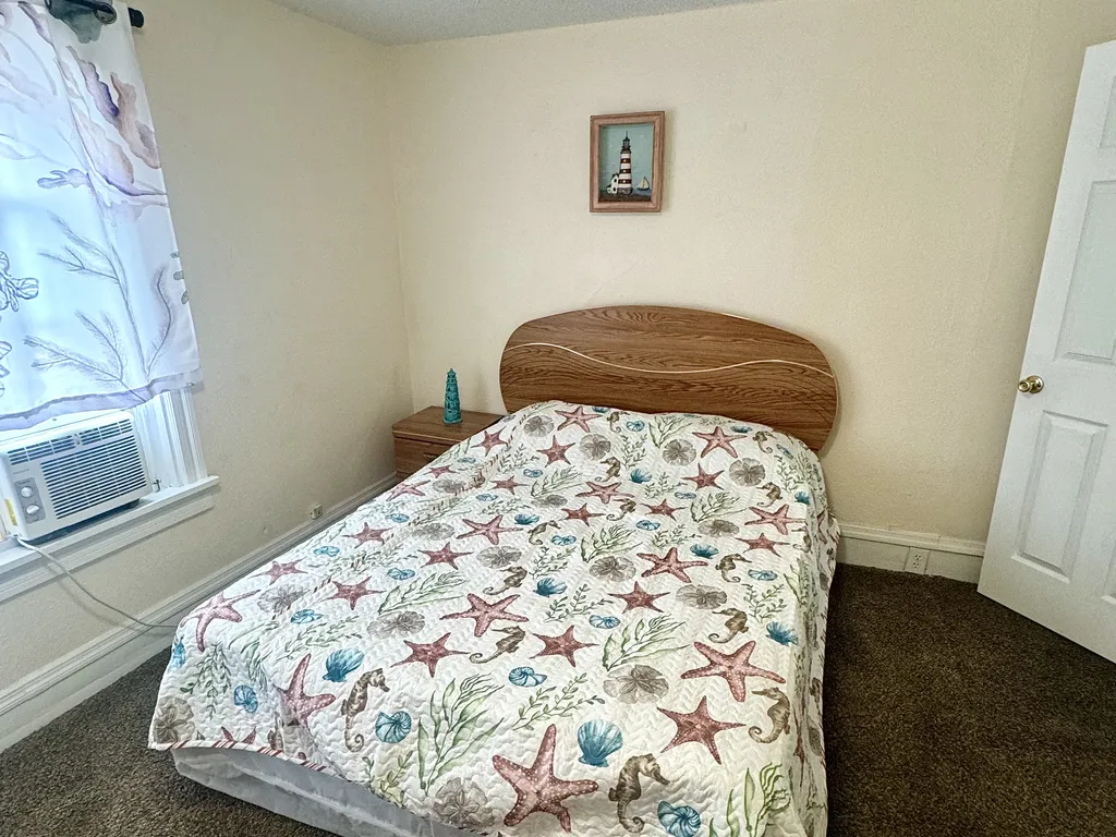 Master Bedroom (Queen)