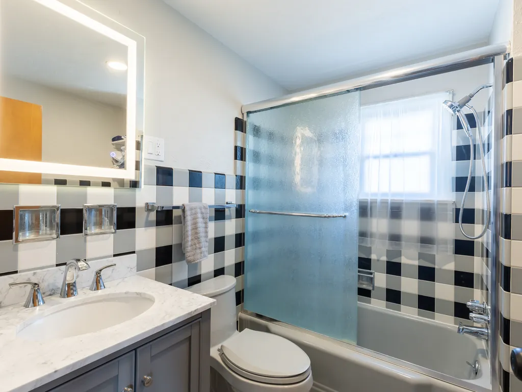2nd floor full bath