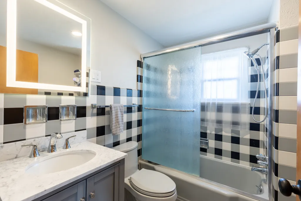 2nd floor full bath