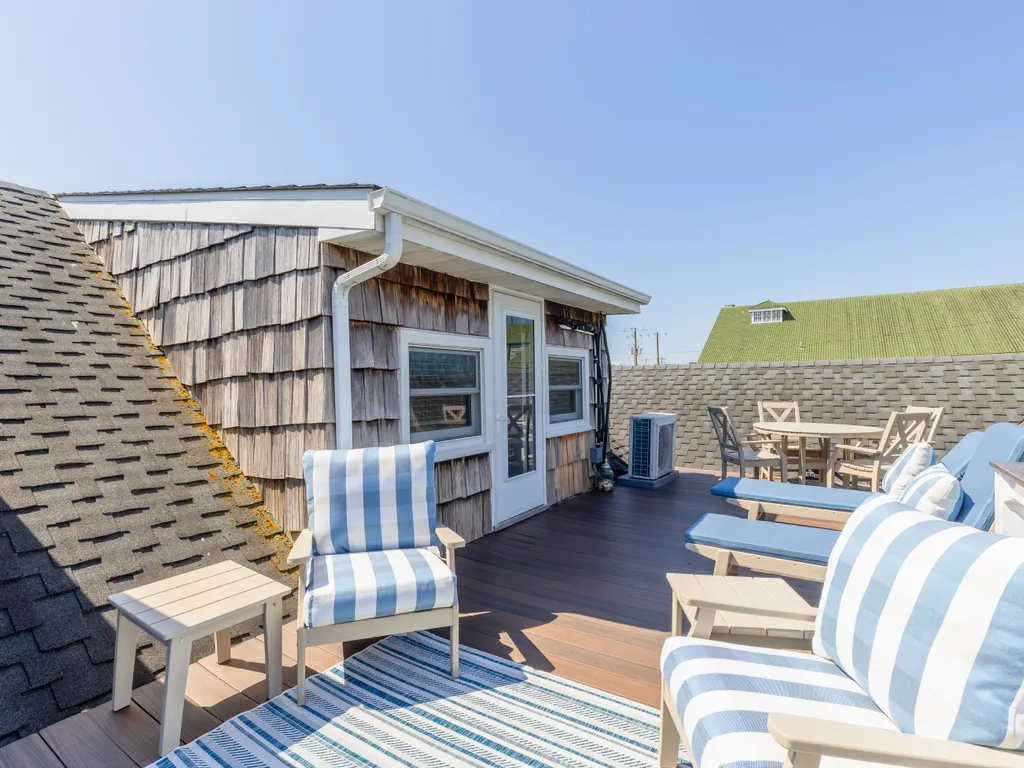 private sun deck 2nd floor