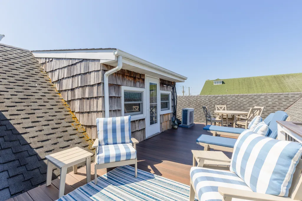 private sun deck 2nd floor