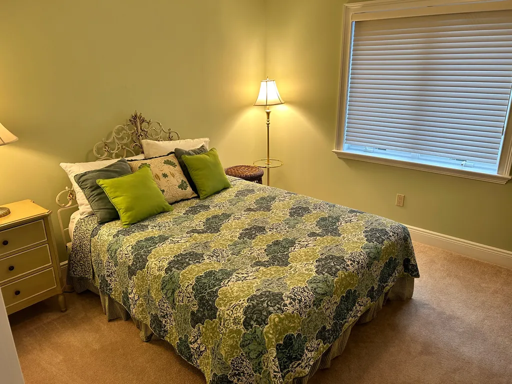 3rd floor queen bedroom