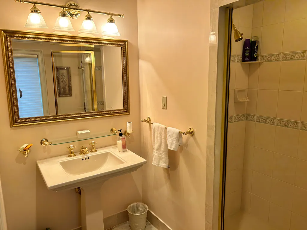 1st floor bathroom suite