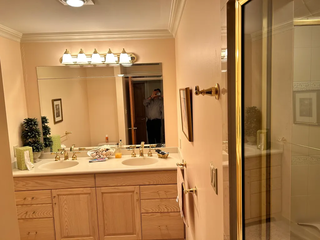 1st floor bathroom for twin room
