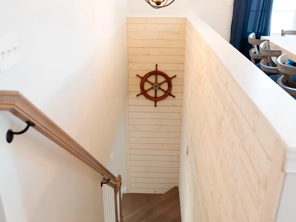 stairs to 1st floor