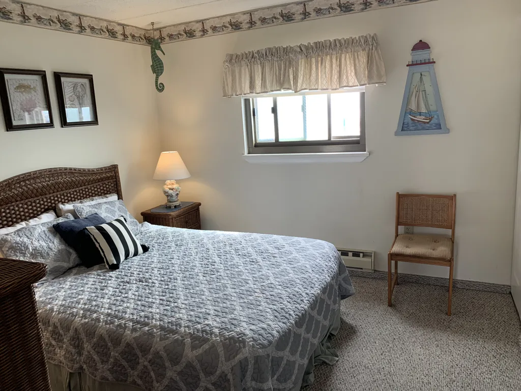 Bright and comfortable bedroom with queen bed and cable TV