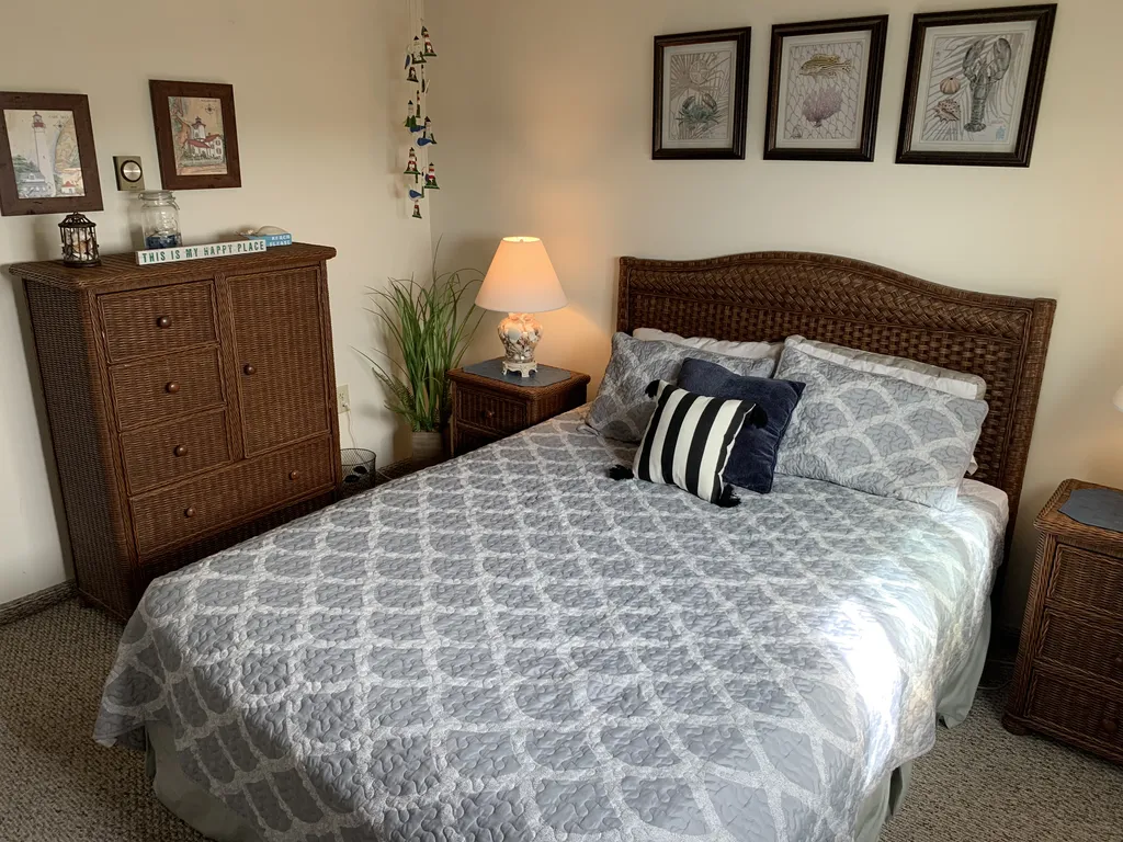 Queen bed and dresser in bedroom