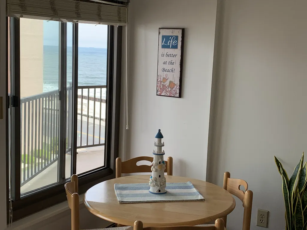 Oceanview's while relaxing at the dining table