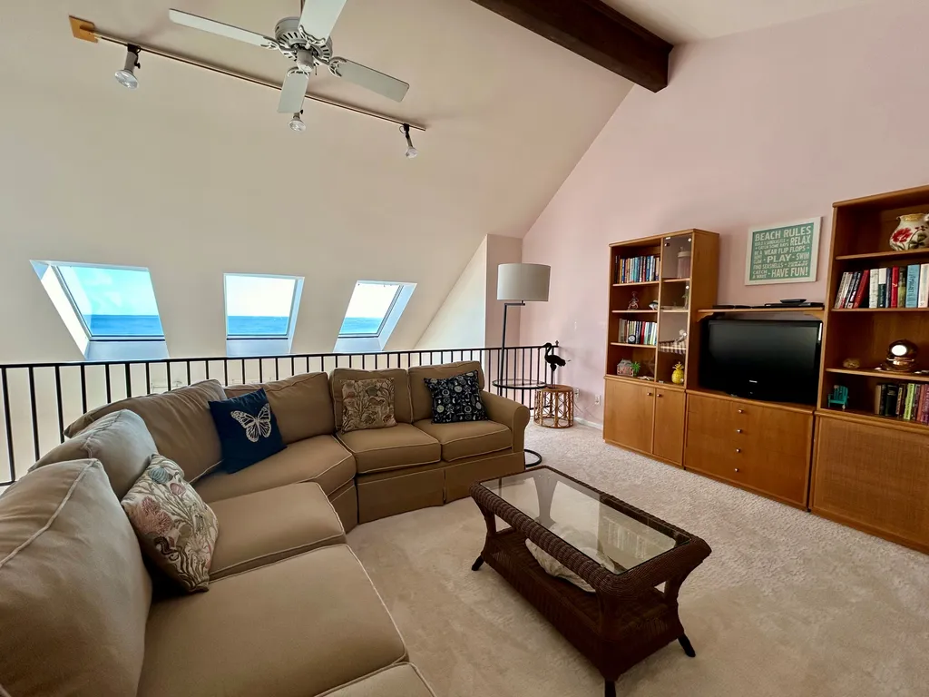 Loft w/ Queen Sofa Bed