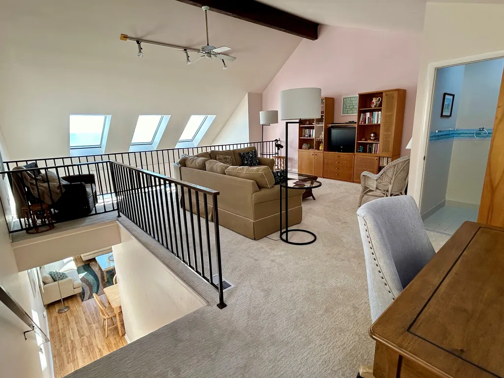 Loft w/ desk, 3rd bathroom