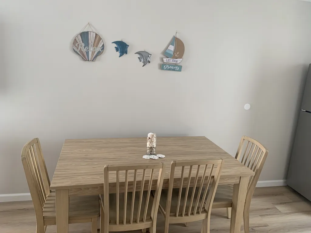 Eat in kitchen