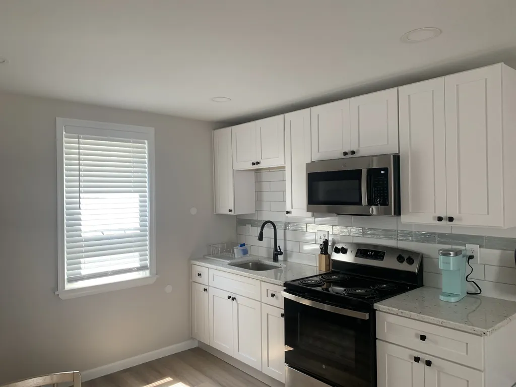 Full kitchen