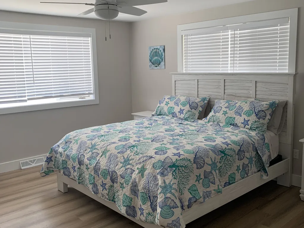 First Floor Master Suite - King Bed