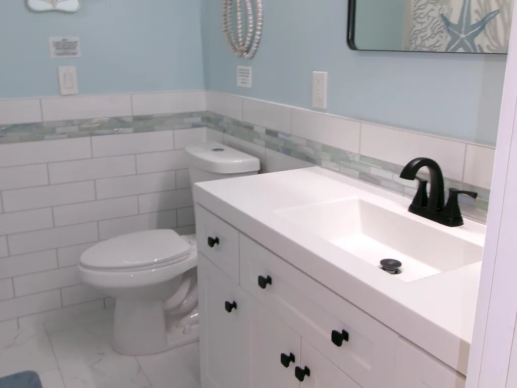 2nd Floor Hall Full Bath