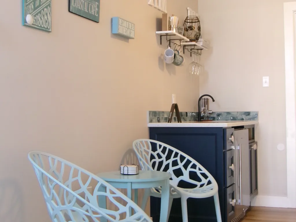 2nd Floor Coffee &amp;amp; Wine Bar