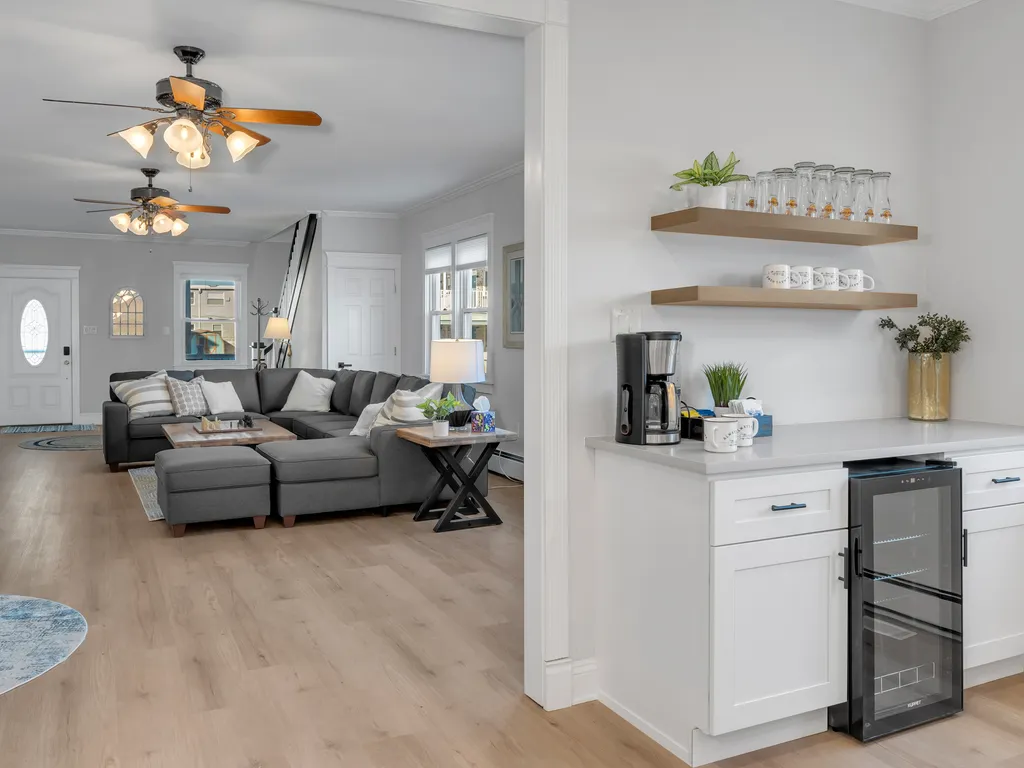 Modern comfort, beach vibes included