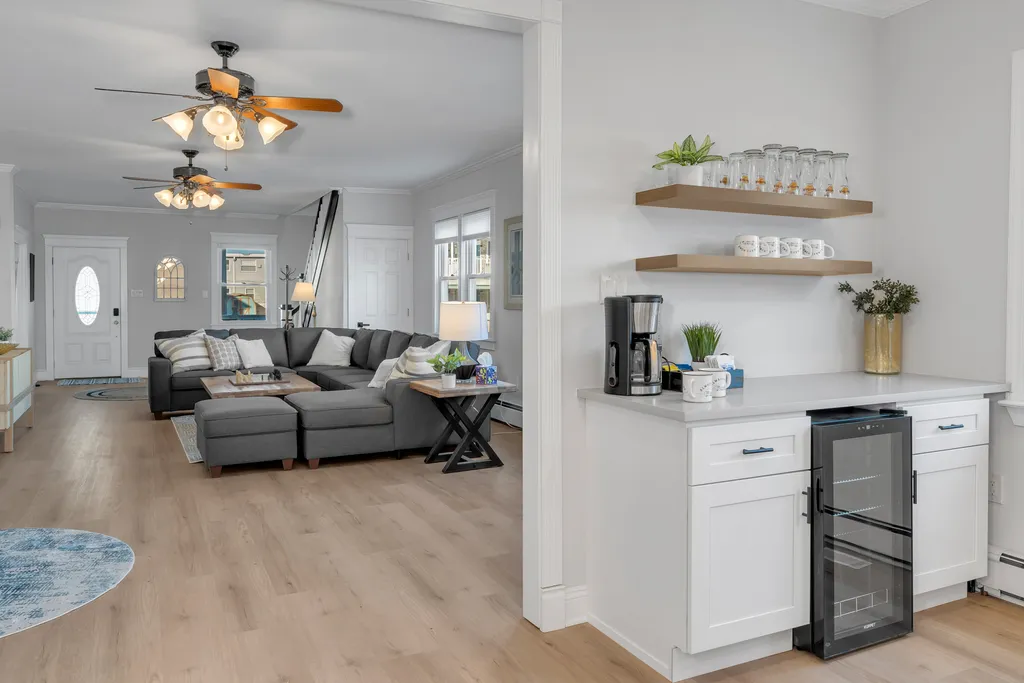 Modern comfort, beach vibes included