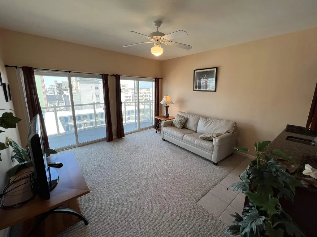 2nd floor den with sliders to the upper deck