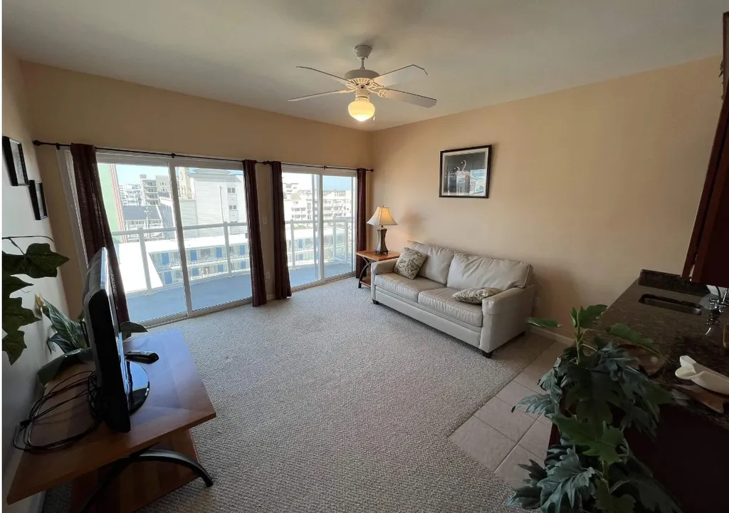 2nd floor den with sliders to the upper deck
