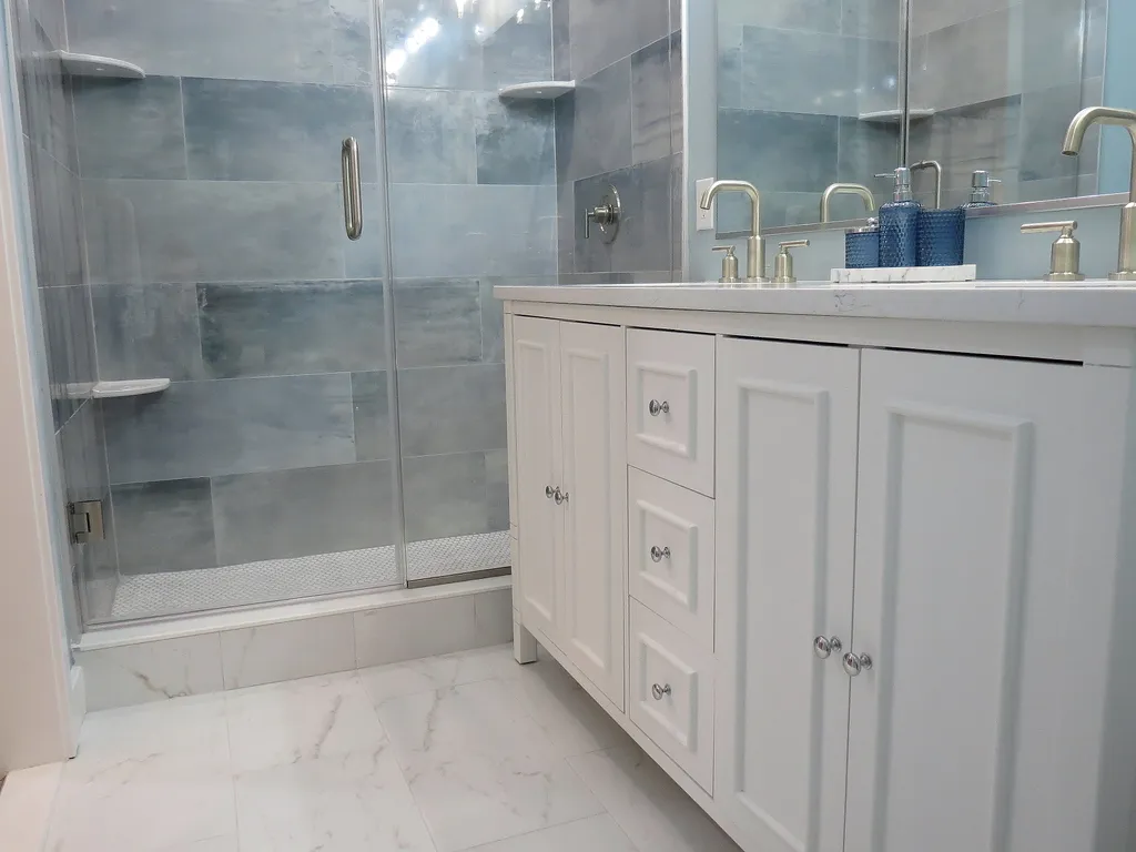 Master Bathroom double vanity