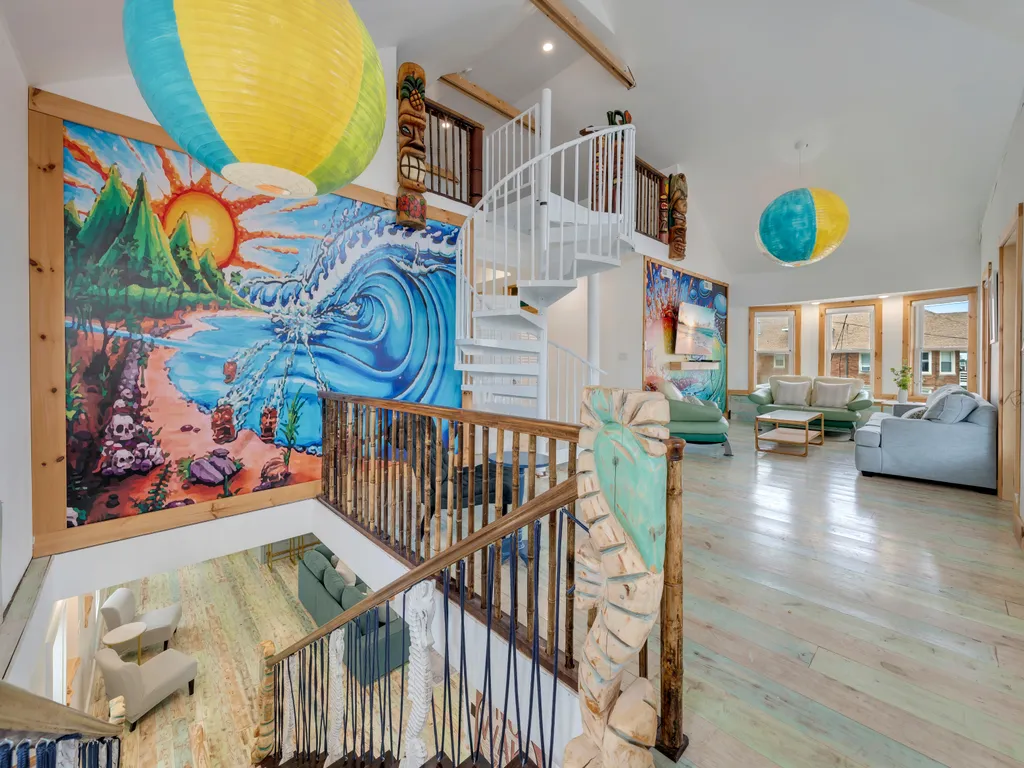 Second floor landing and lounge