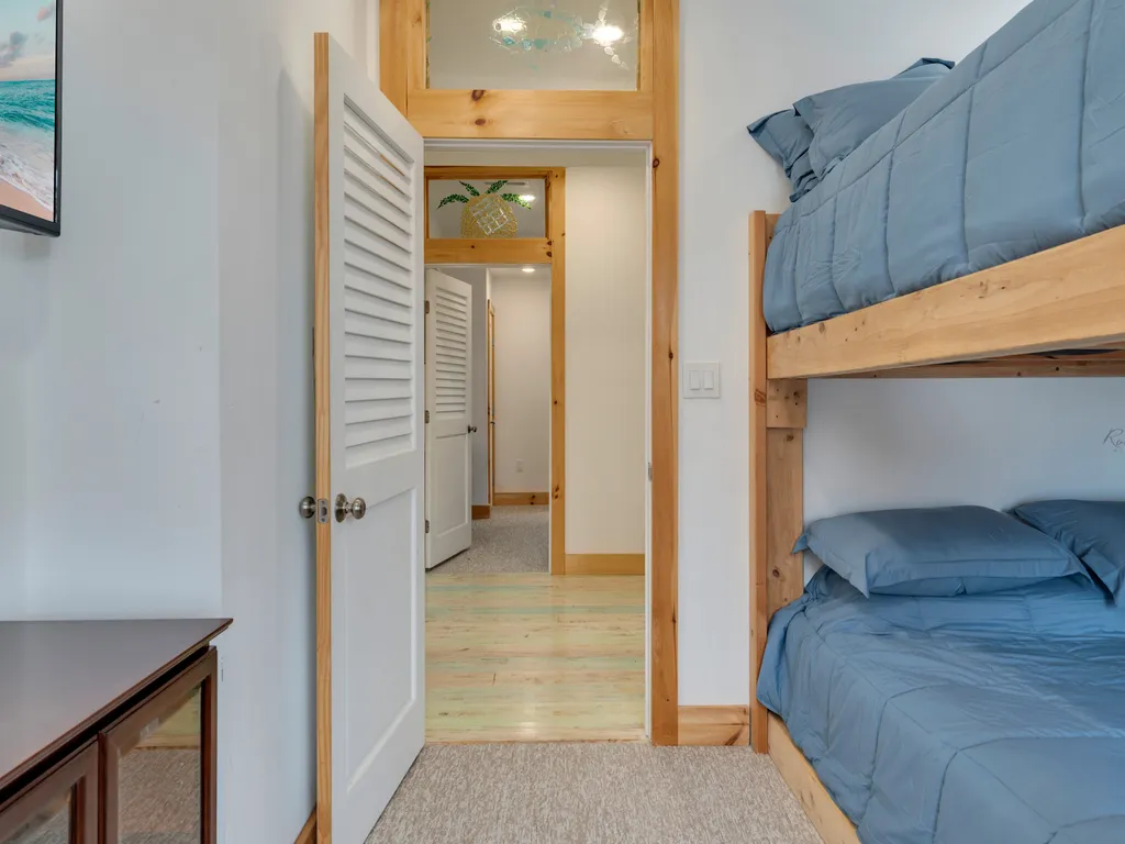 Alternate view of bunkbedroom