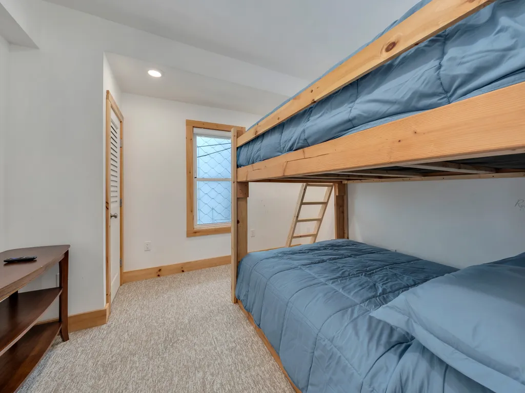 Another bunkbedroom