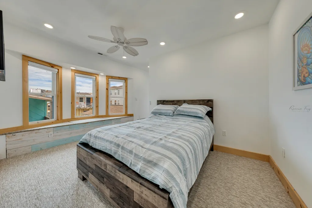 Second queen bedroom with ensuite bathroom