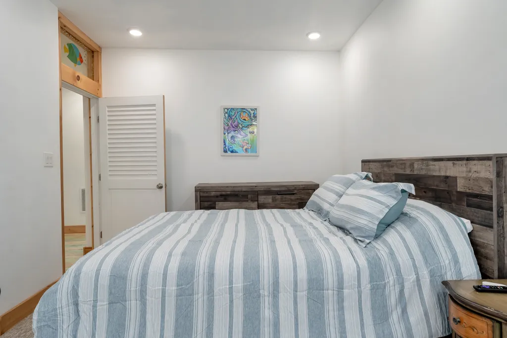 Alternate view of queen bedroom with ensuite bathroom