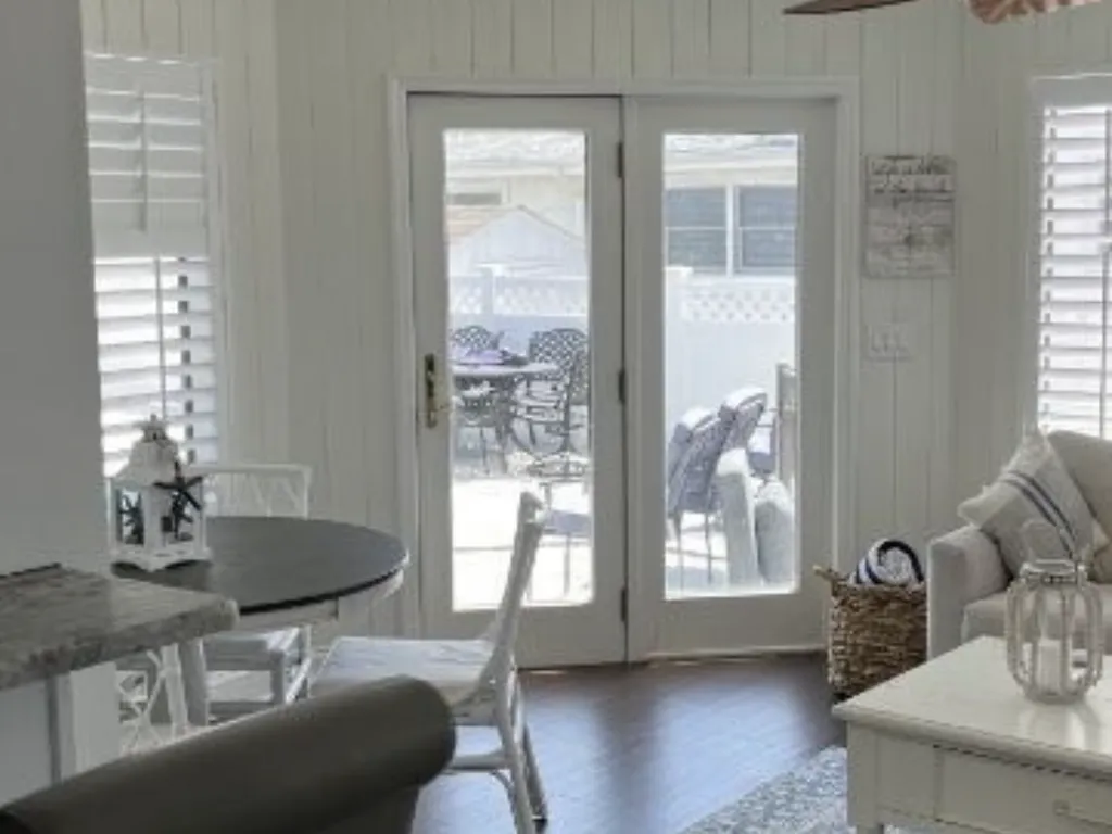 Sunroom to pool 