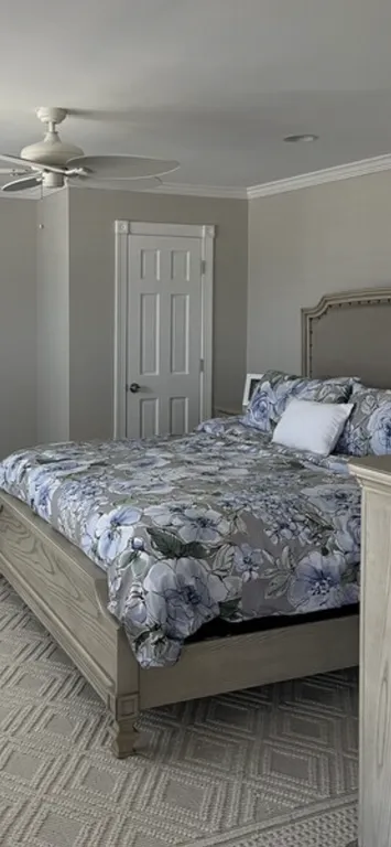 1st floor bedroom king 