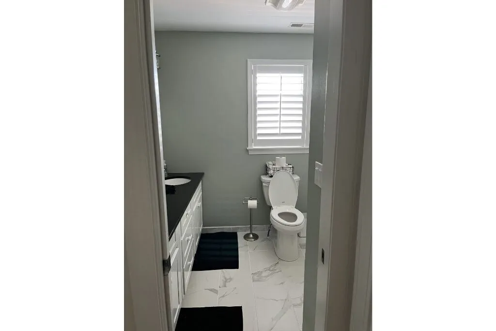 Hall bathroom 