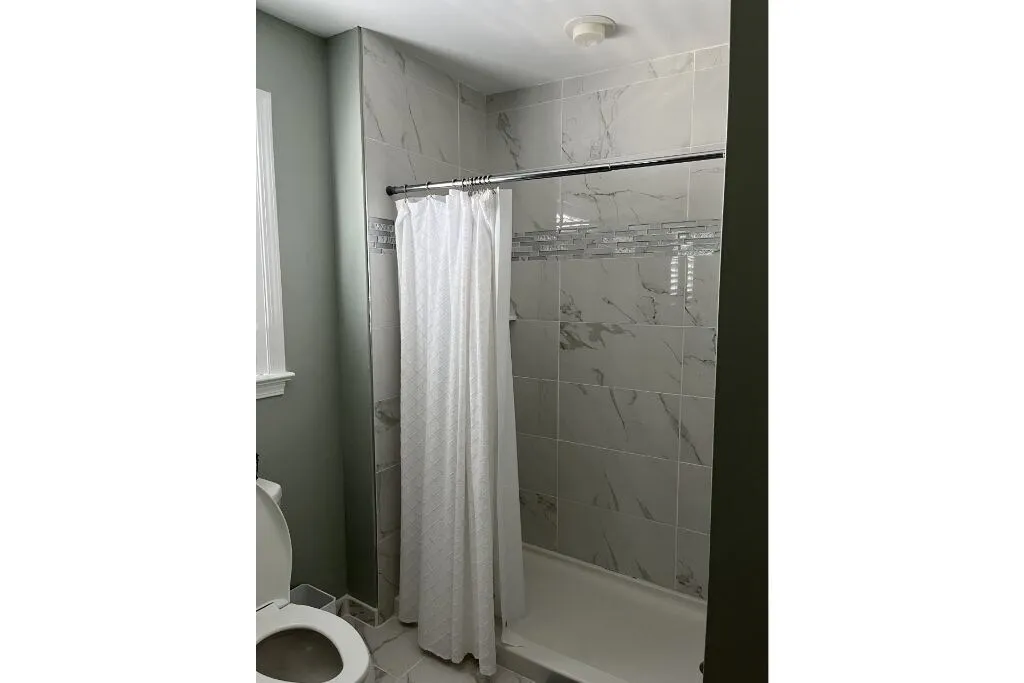Hall bathroom 