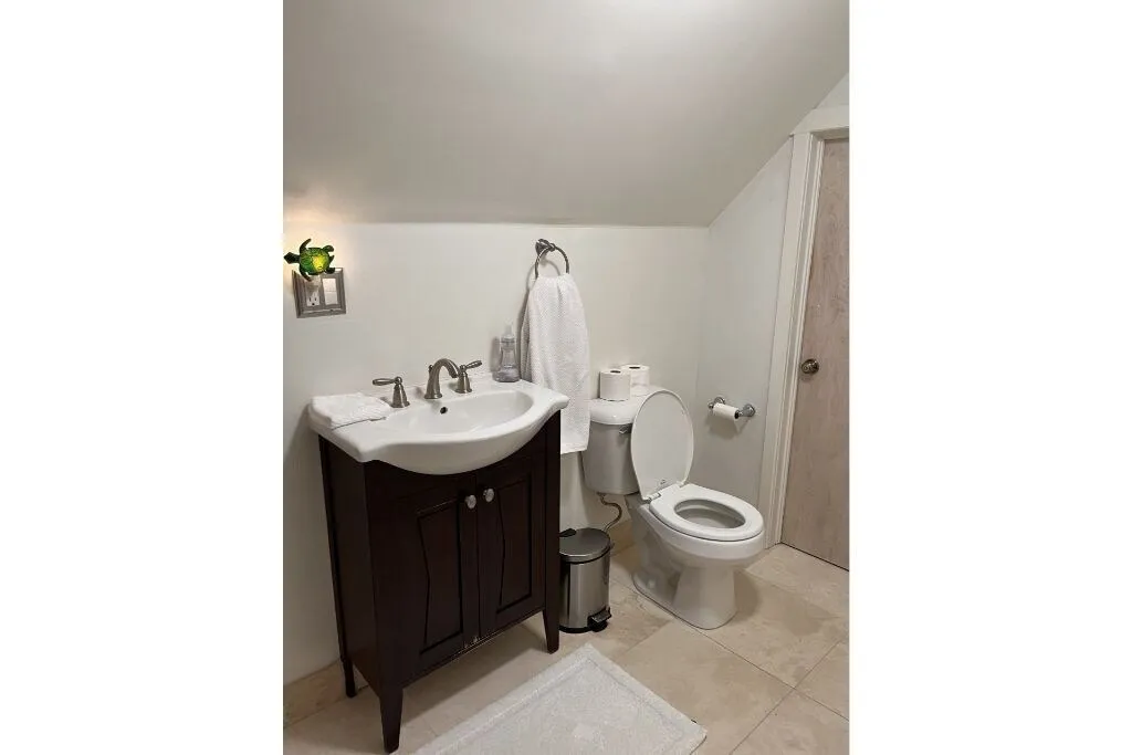 Third floor bathroom 