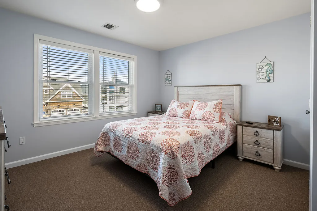 bedroom 3 - 2nd floor Queen bed
