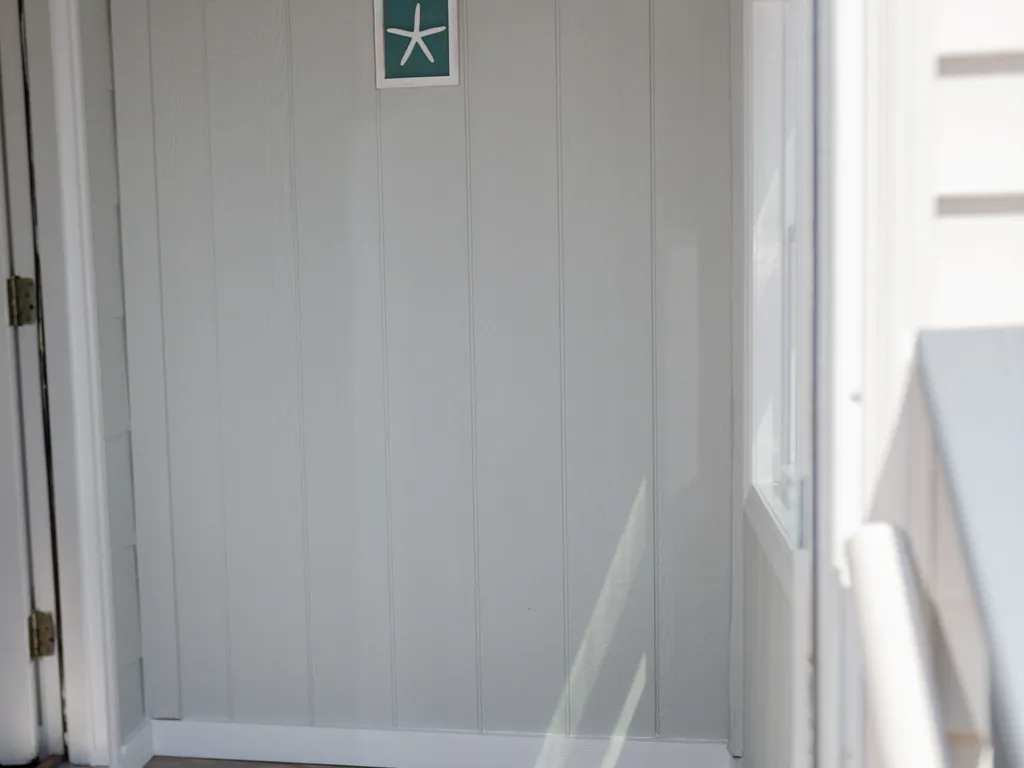 1st floor 2 bedroom entrance