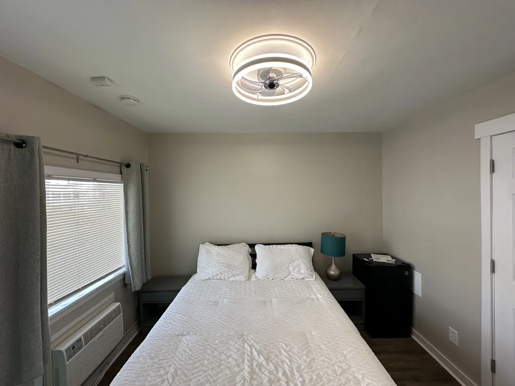 Queen room 