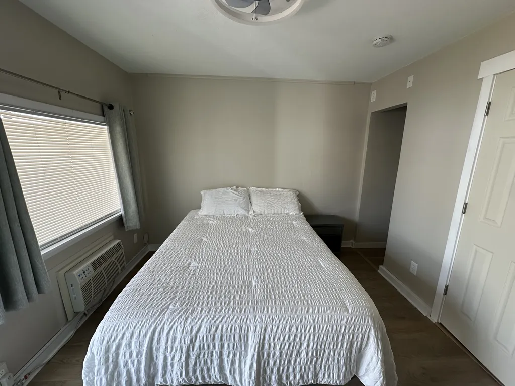 Standard queen room