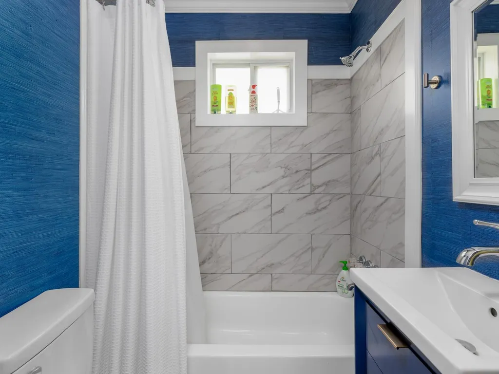 Bathroom with Shower/Full Tub