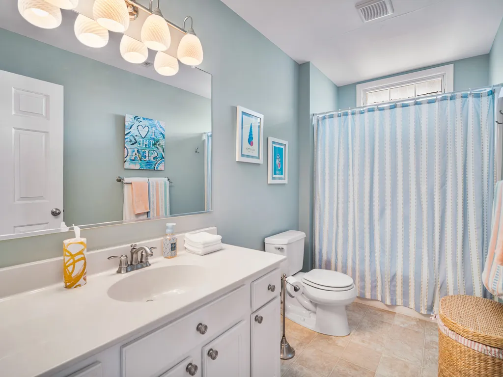 2nd Floor Bath