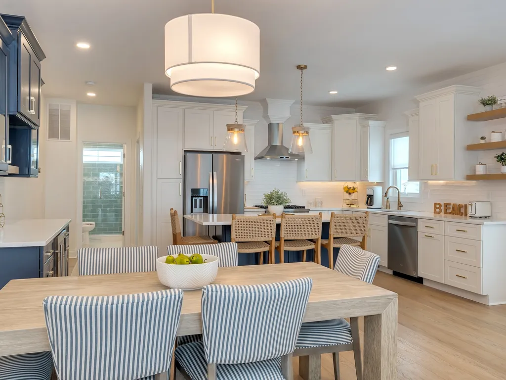 Dining Table w 6 chairs
