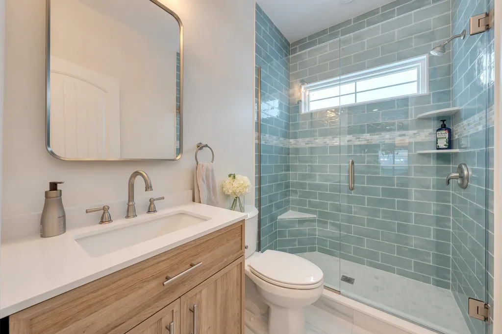 Full Bathroom Main Floor