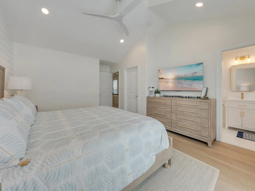 Master: Bedroom 2