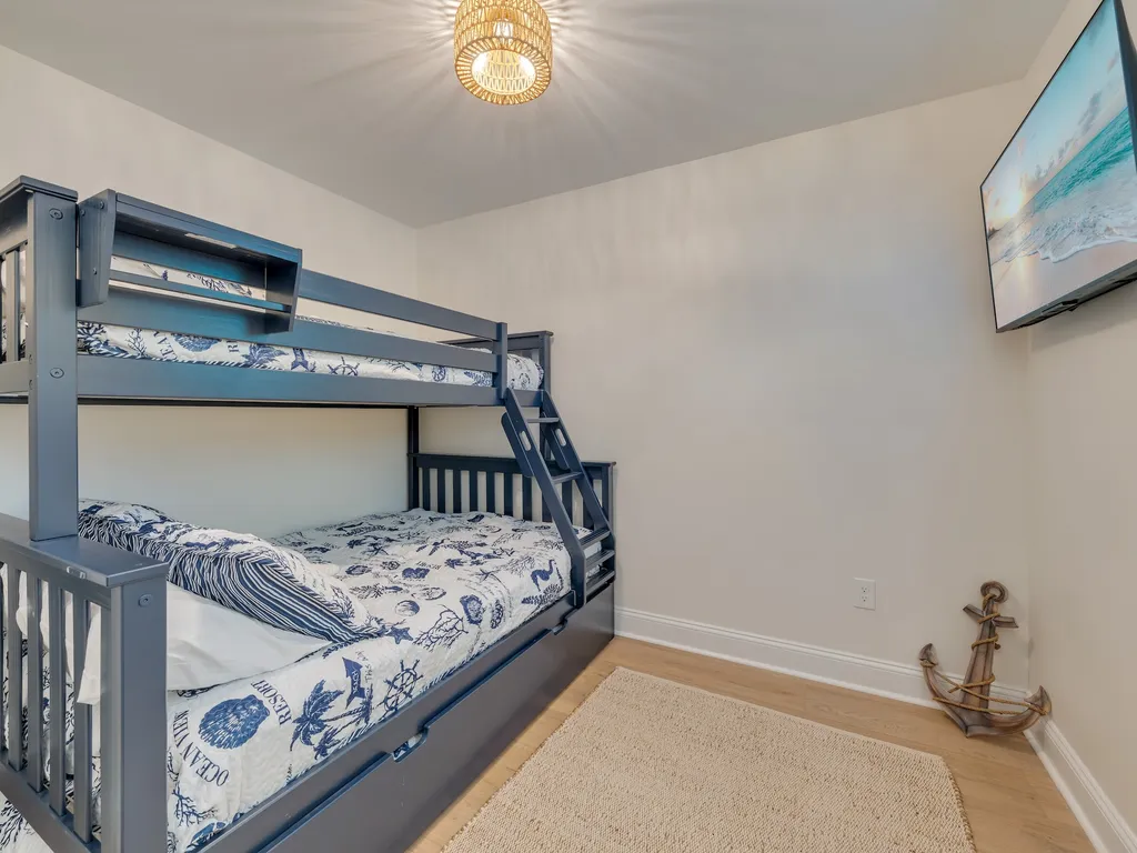 Bedroom 5: Twin over Full