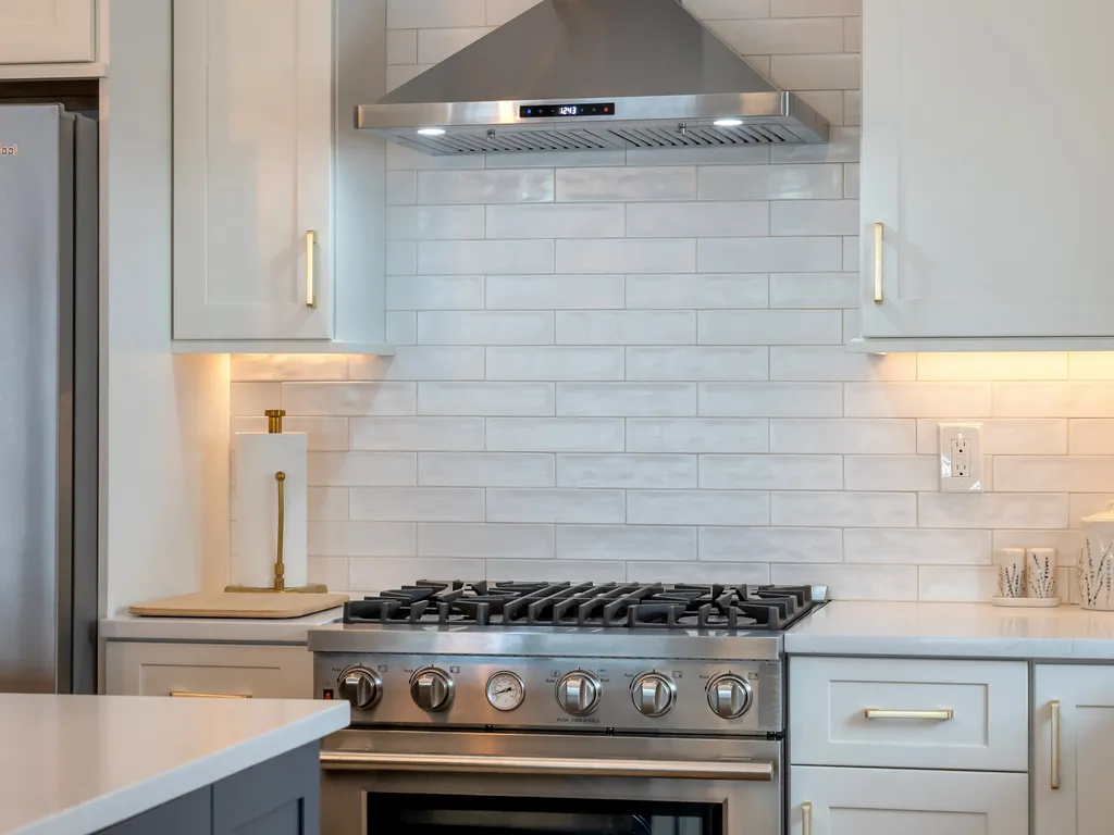 Kitchen w Gourmet Convection Ovn