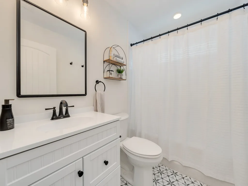 Full Bathoom #3 
