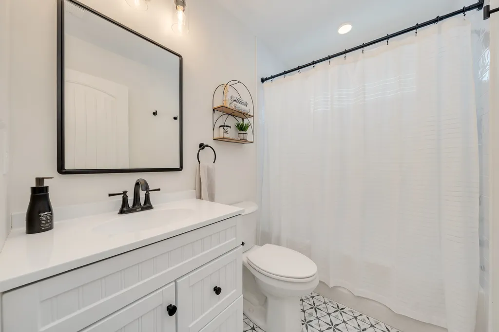 Full Bathoom #3 