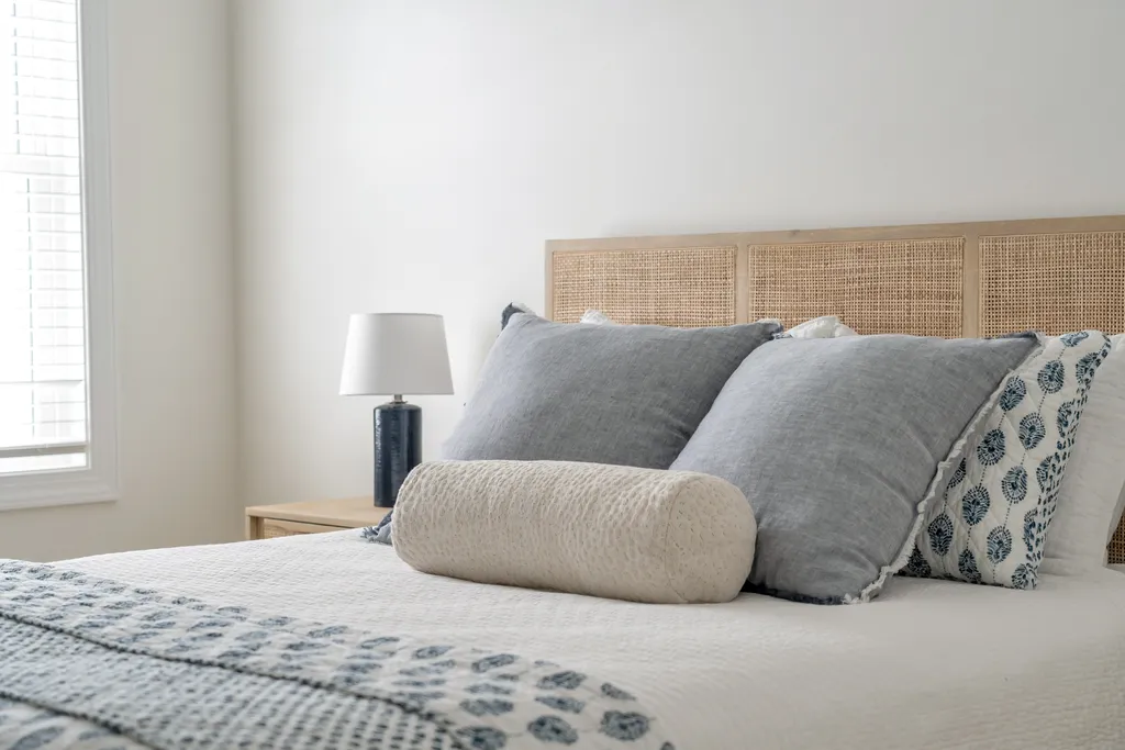 Bdrm 3: Queen bed